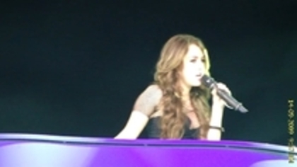 17176503_WSSNWBAEH - Miley Cyrus