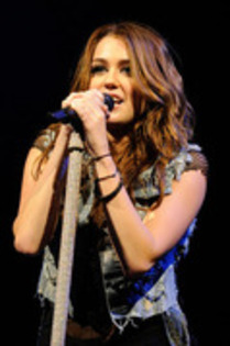 17176436_BETZRHVMW - Miley Cyrus