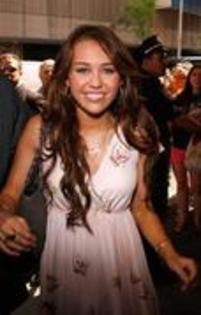 17176413_BSUIYVAFA - Miley Cyrus