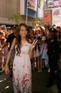 17176406_GBRGEHDCR - Miley Cyrus