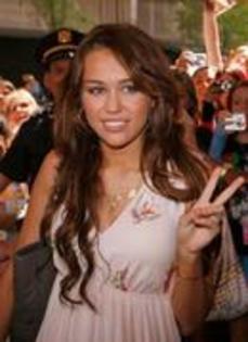17176405_PEPIFBAYH - Miley Cyrus