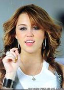 17144799_ZNHEFWQGG - Miley Cyrus