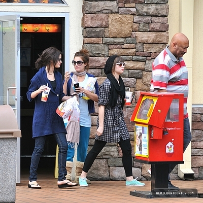 normal_008 - NOVEMBER 1ST Leaving McDonald with Selena and Dallas