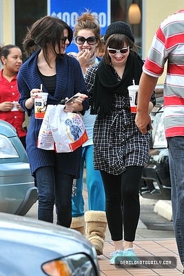 normal_009 - NOVEMBER 1ST Leaving McDonald with Selena and Dallas