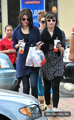 normal_011 - NOVEMBER 1ST Leaving McDonald with Selena and Dallas
