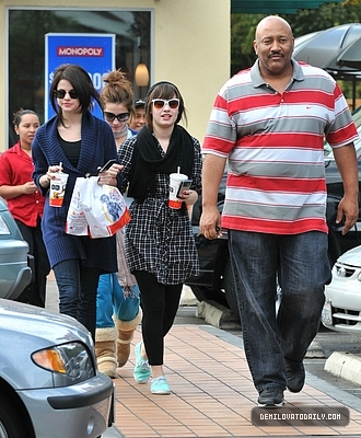normal_012 - NOVEMBER 1ST Leaving McDonald with Selena and Dallas