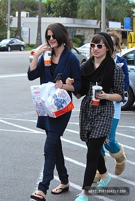 normal_015 - NOVEMBER 1ST Leaving McDonald with Selena and Dallas