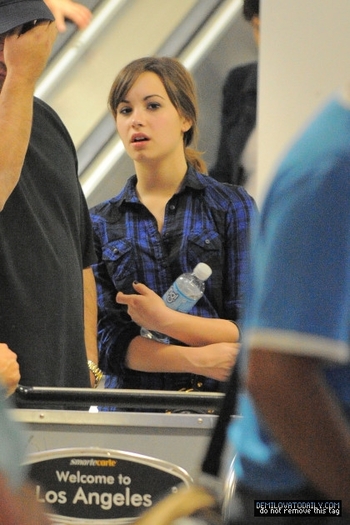 003 - SEPTEMBER 21ST - Arrives at LAX airport