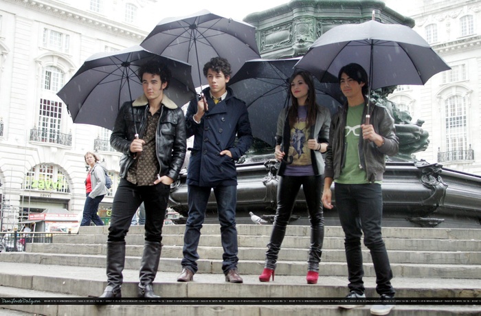 001 - SEPTEMBER 9TH - With the Jonas Brothers Filming a Photoshoot in UK