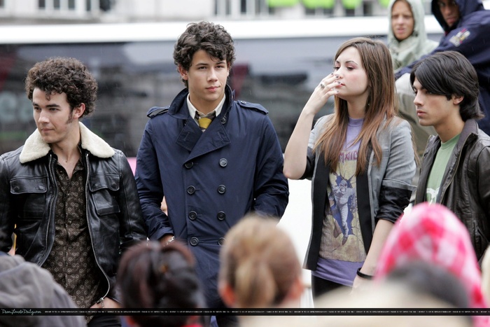 003 - SEPTEMBER 9TH - With the Jonas Brothers Filming a Photoshoot in UK