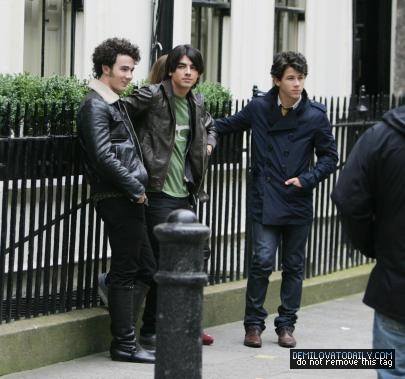 011 - SEPTEMBER 9TH - With the Jonas Brothers Filming a Photoshoot in UK