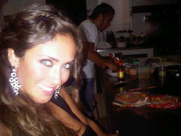 167366338 - 00 Anahi