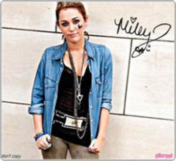 21829389_COGIJDXZF - Miley Cyrus 0