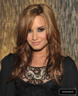 22363623_LDCOJKELG - Demi Lovato 000