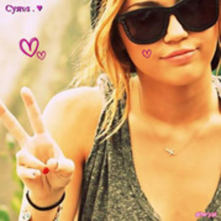 23073578_BWGSPCFNE - Miley Cyrus 000