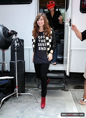 normal_078 - On the set of a photoshoot for EW