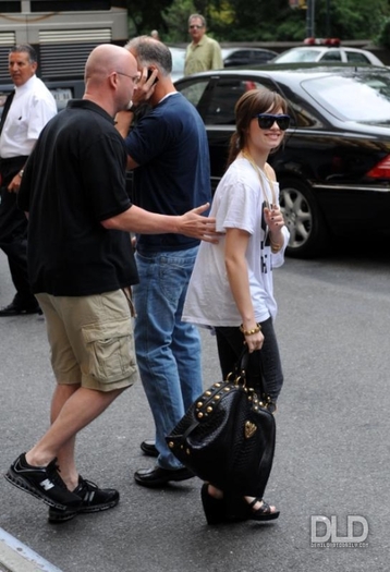 002 - AUGUST 29TH - Leaves her hotel in New York
