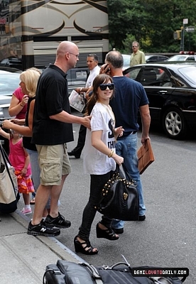 normal_011 - AUGUST 29TH - Leaves her hotel in New York