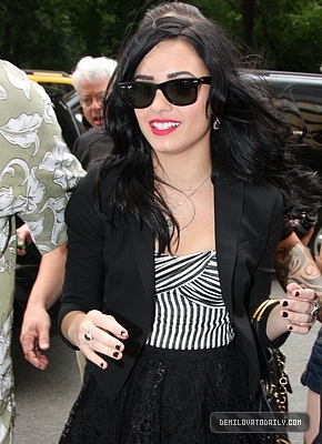 normal_009 - JULY 23RD - Arriving at her hotel in New York City