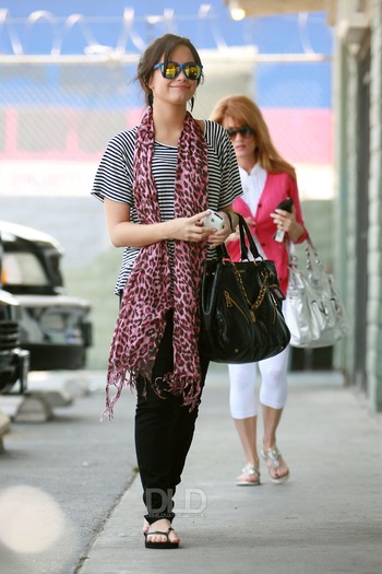 002 - JUNE 3RD - Makes a trip to her Optometrist in LA
