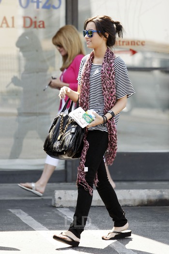 010 - JUNE 3RD - Makes a trip to her Optometrist in LA