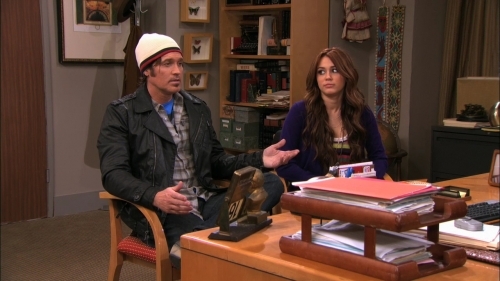 normal_hannah_montana_to_the_principal_s_office_hd_m4v_000334959 - poze hanah montana forever