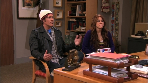 normal_hannah_montana_to_the_principal_s_office_hd_m4v_000336961 - poze hanah montana forever