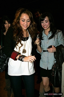 normal_002 - FEBRUARY 12TH - Dinning at Koi with Selena and Miley