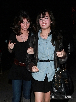 normal_012 - FEBRUARY 12TH - Dinning at Koi with Selena and Miley