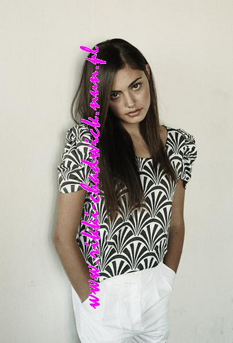 ==> Phoebe Tonkin