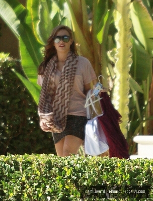 normal_002 - SEPTEMBER 23RD - Leaving her house in Toluca Lake