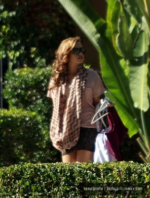 normal_003 - SEPTEMBER 23RD - Leaving her house in Toluca Lake