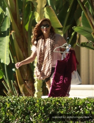 normal_004 - SEPTEMBER 23RD - Leaving her house in Toluca Lake