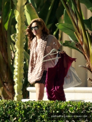 normal_005 - SEPTEMBER 23RD - Leaving her house in Toluca Lake