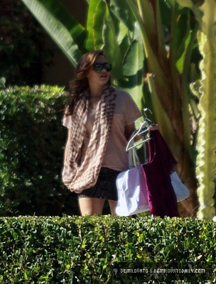 normal_006 - SEPTEMBER 23RD - Leaving her house in Toluca Lake