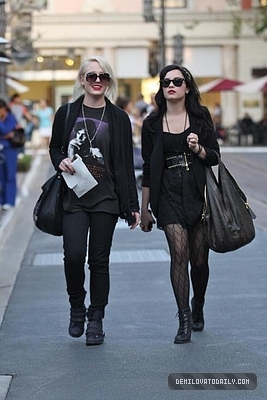 normal_005 - FEBRUARY 16TH - Shopping in Hollywood with a friend