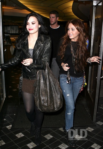 ;ui - FEBRUARY 2ND Has dinner at Jerry Deli in Studio City with Miley and Liam
