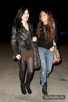 normal_011 - FEBRUARY 2ND Has dinner at Jerry Deli in Studio City with Miley and Liam