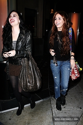 normal_016 - FEBRUARY 2ND Has dinner at Jerry Deli in Studio City with Miley and Liam
