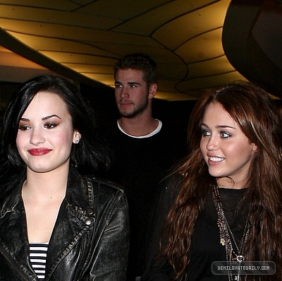 normal_022 - FEBRUARY 2ND Has dinner at Jerry Deli in Studio City with Miley and Liam