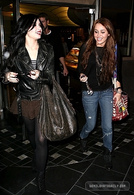 normal_024 - FEBRUARY 2ND Has dinner at Jerry Deli in Studio City with Miley and Liam