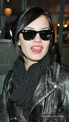 normal_001 - JANUARY 29TH - Leaving her hotel in London