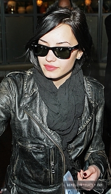 normal_010 - JANUARY 29TH - Leaving her hotel in London
