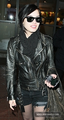 normal_014 - JANUARY 29TH - Leaving her hotel in London