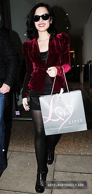 normal_008 - jANUARY 27TH - Shopping at Lipsy Boutique in London