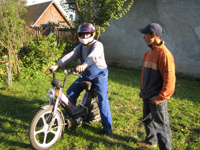 pisti si csabi cu rolerul - scuter motokros