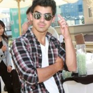 22423819_WCUVIMJMC - 0-joe jonas