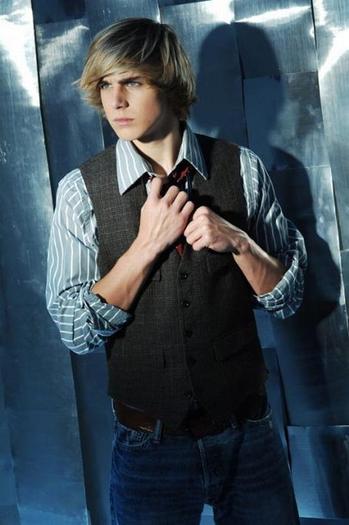 Cody_Linley_1252512902_3 - 0-cody linley