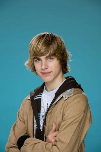 Cody_Linley_1252512996_0
