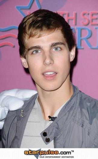 Cody_Linley_1252534055_2 - 0-cody linley